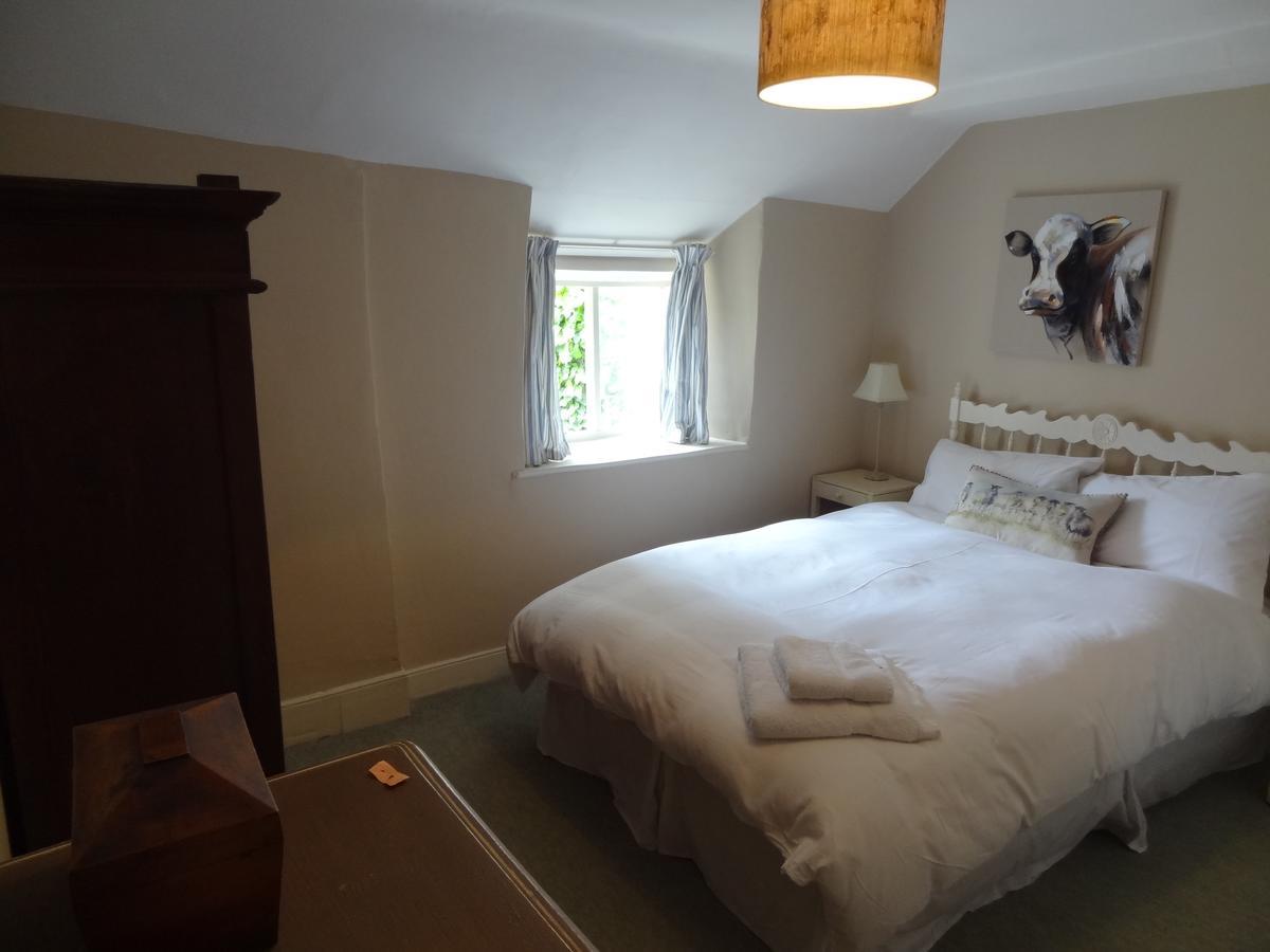 Huxham Farmhouse Bed and Breakfast East Pennard Exteriör bild