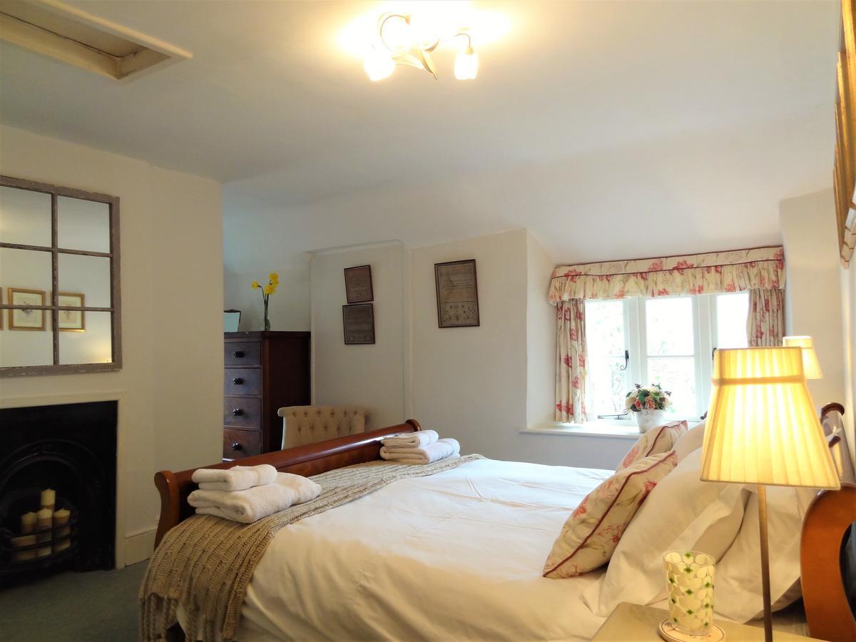 Huxham Farmhouse Bed and Breakfast East Pennard Exteriör bild
