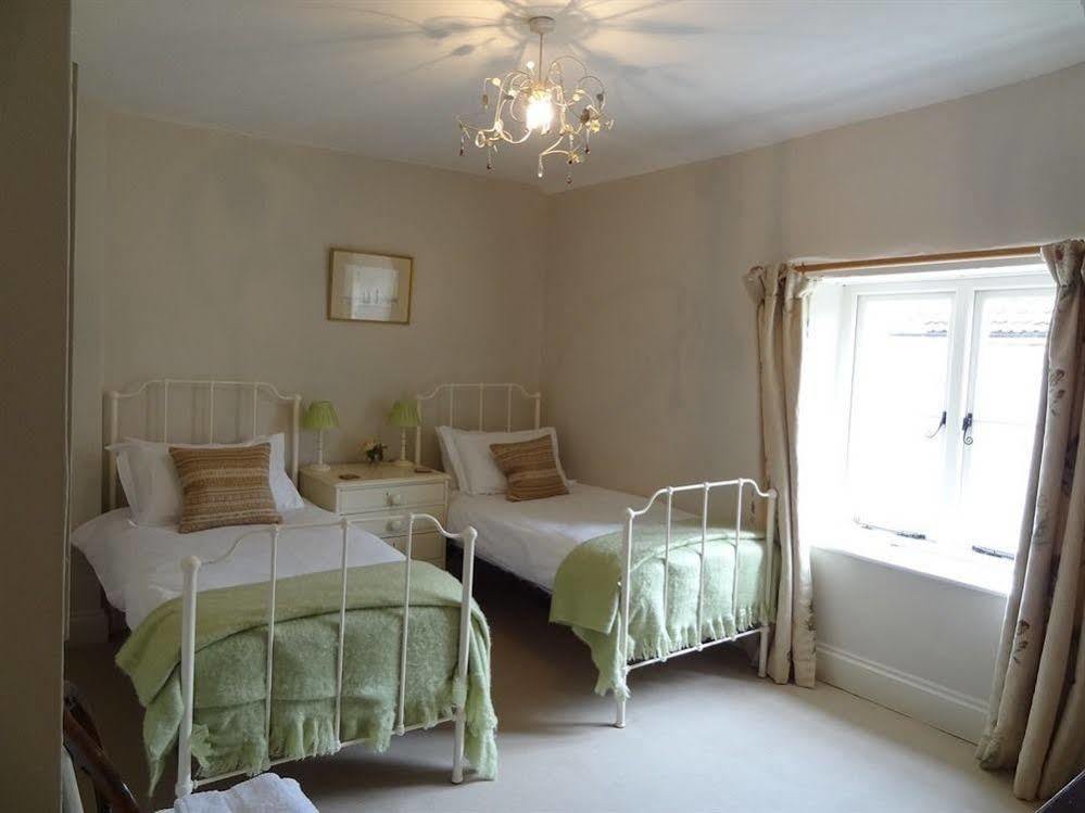 Huxham Farmhouse Bed and Breakfast East Pennard Exteriör bild